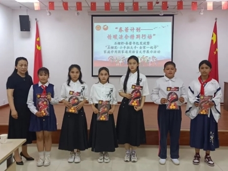 爱心浇灌春蕾 真情播撒希望